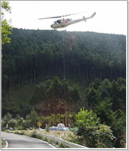 山岳地域ヘリ運搬作業